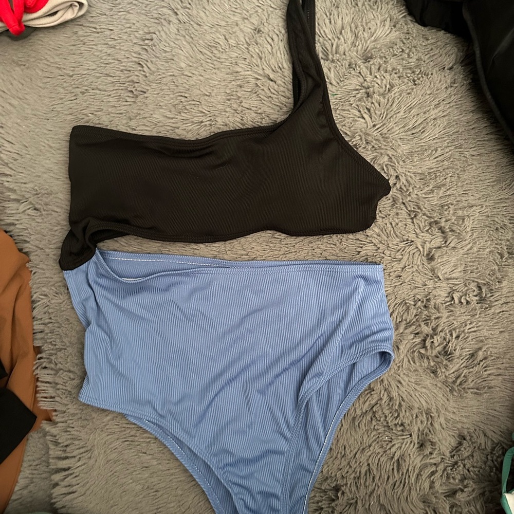 Black and Blue One-Shoulder Swimsuit